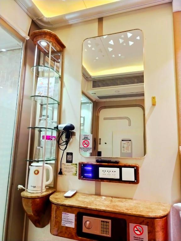 Фото Tab Capsule Hotel - Kayoon Surabaya