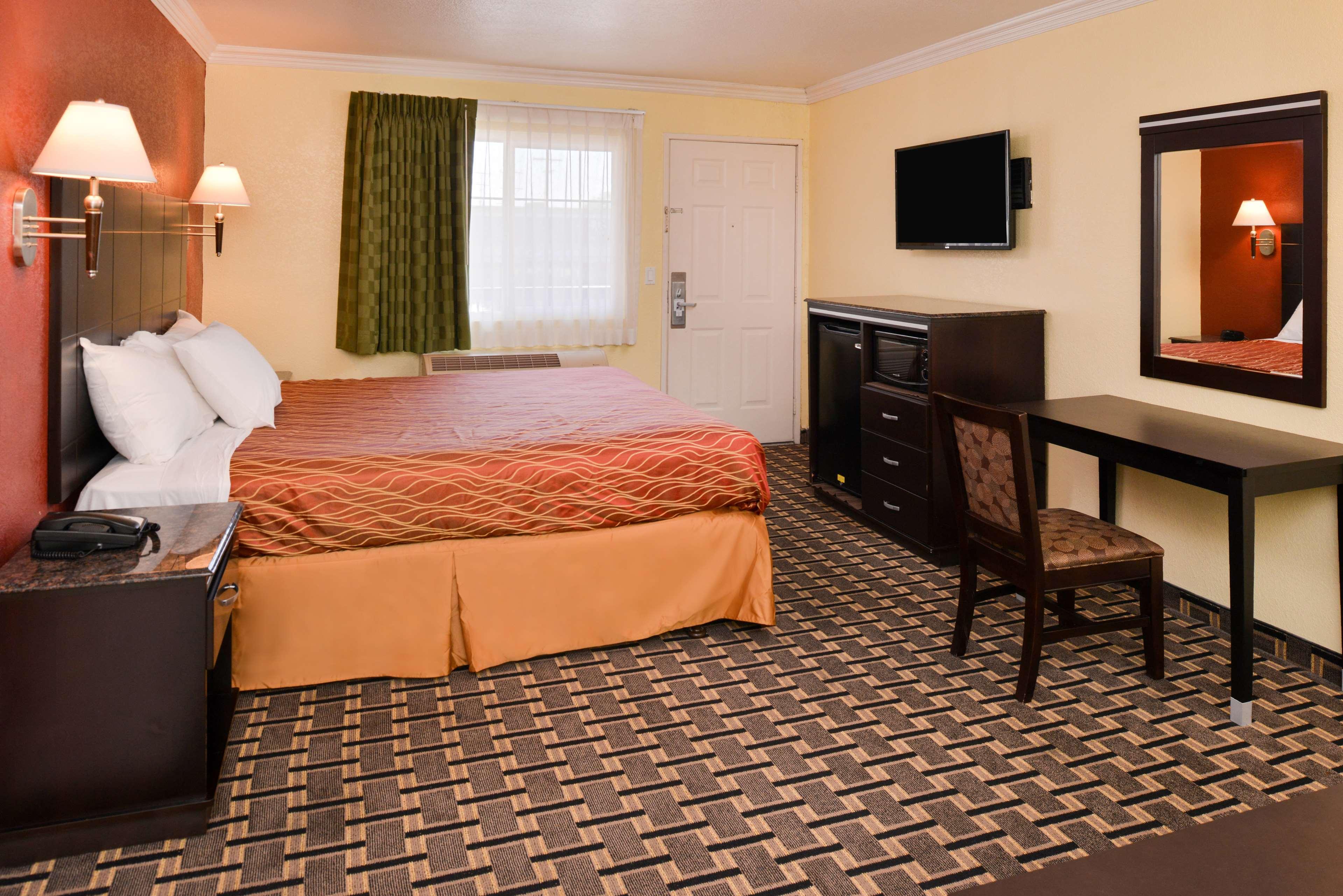 Фото Americas Best Value Inn Rialto