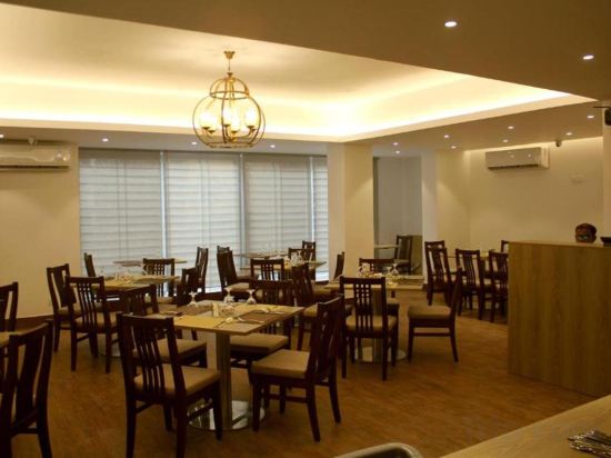 Фото Priyo Nibash Stylish Residential Hotel