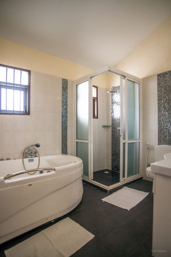 Фото Bahari Dhow Beach Villas