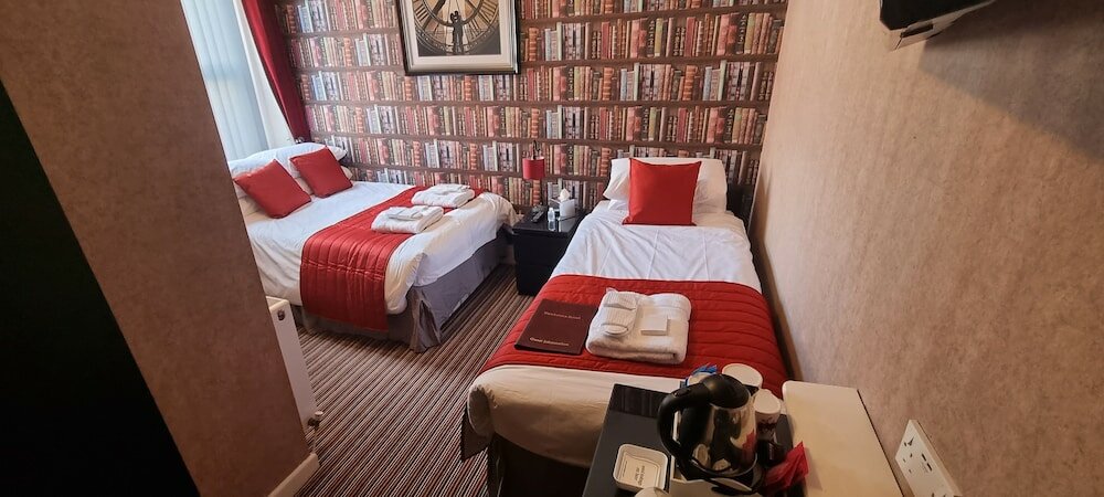 Фото Newholme Hotel