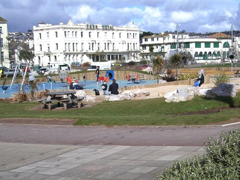 Фото отеля 2