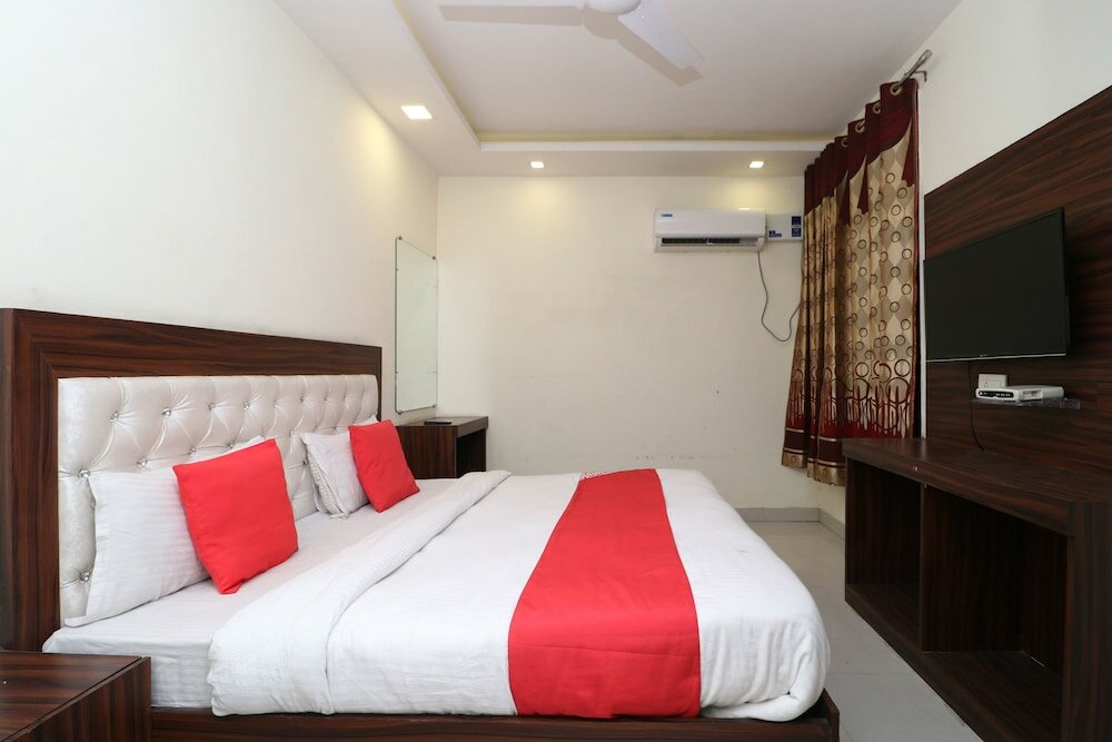 Фото Oyo 28646 Hotel Golden Heart