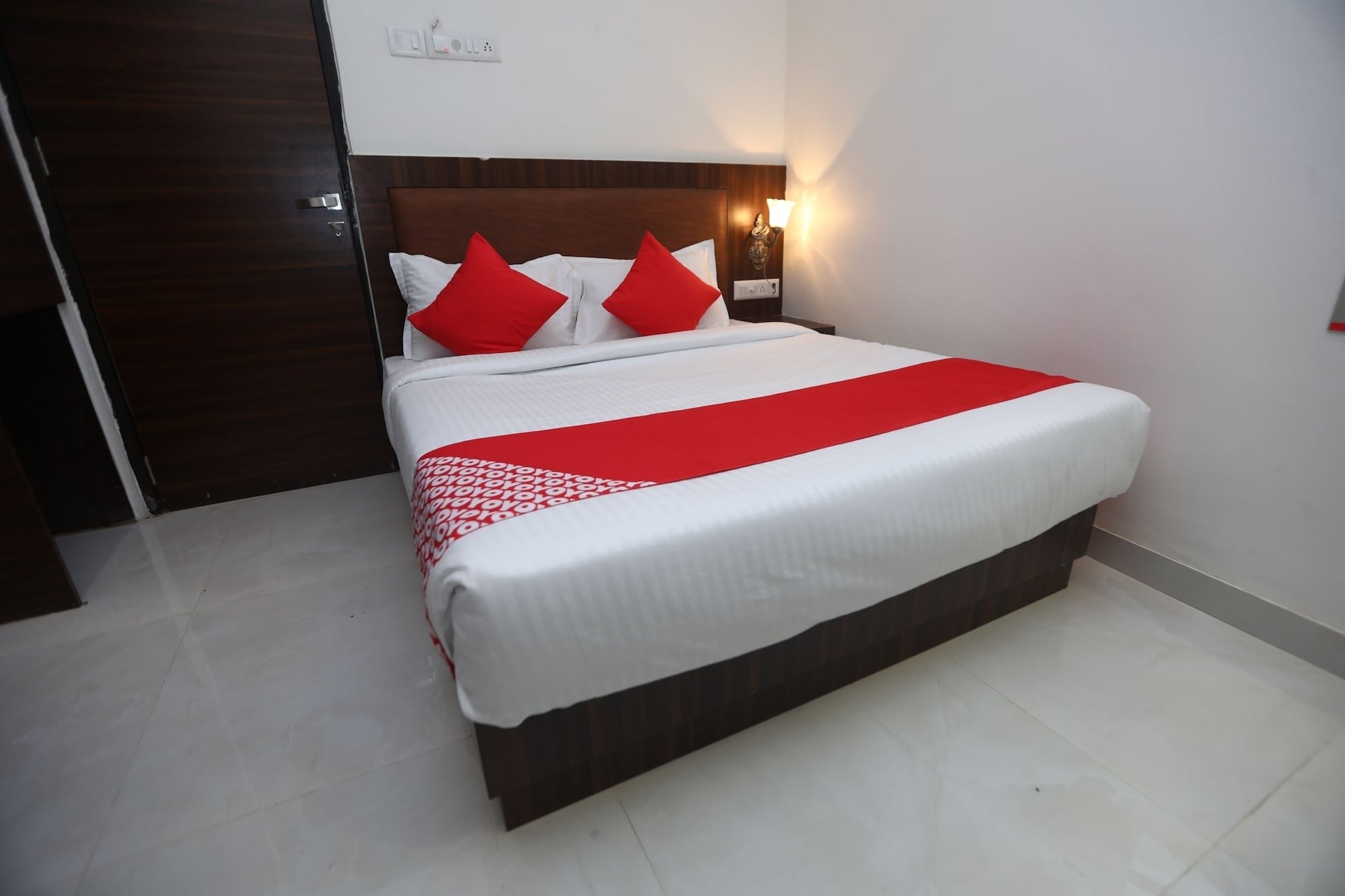 Фото Oyo 24293 Amana International