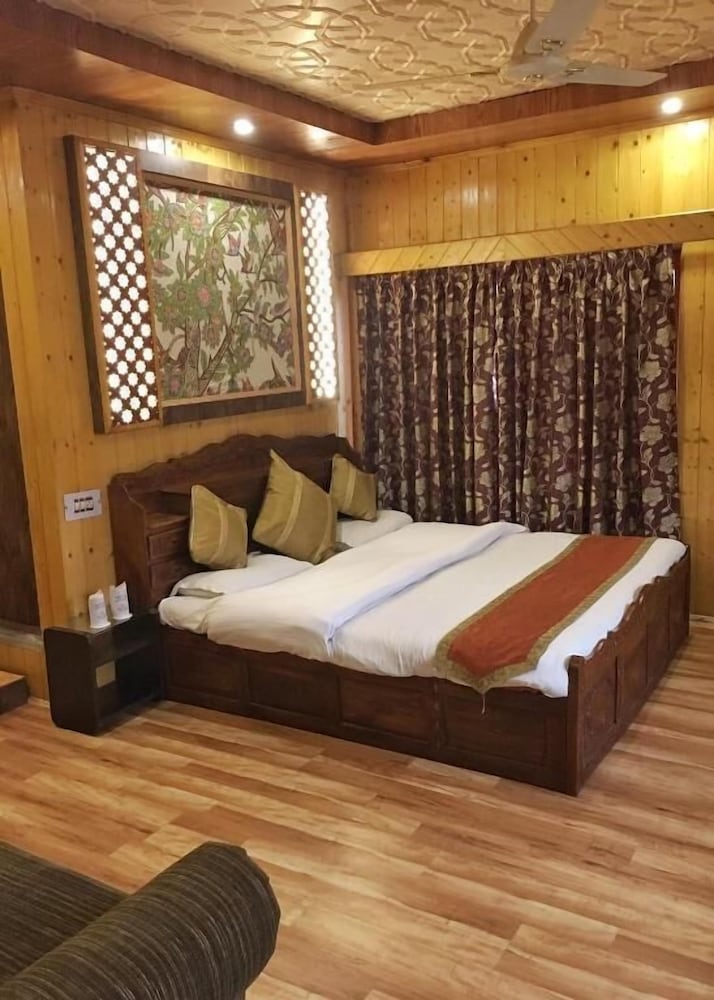 Фото Walisons Hotel