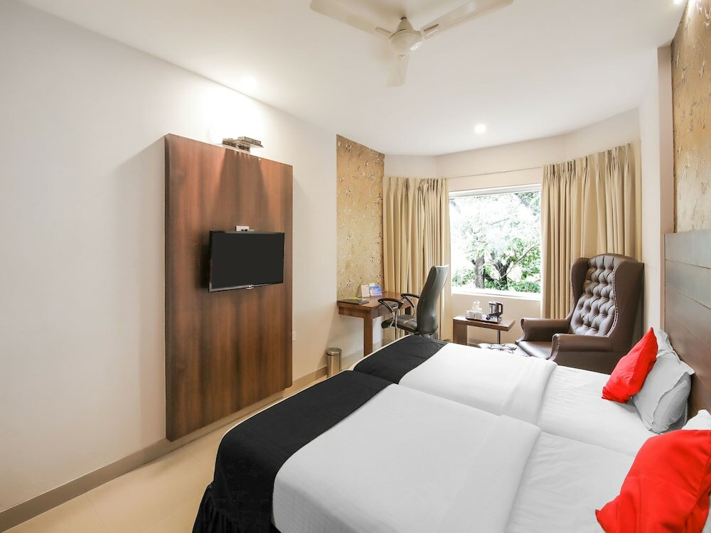 Фото Capital O 18430 The Dawn Hotel