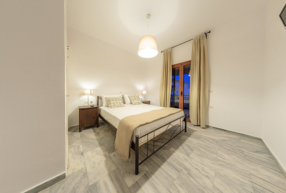 Фото Kiki Studios & Apartments