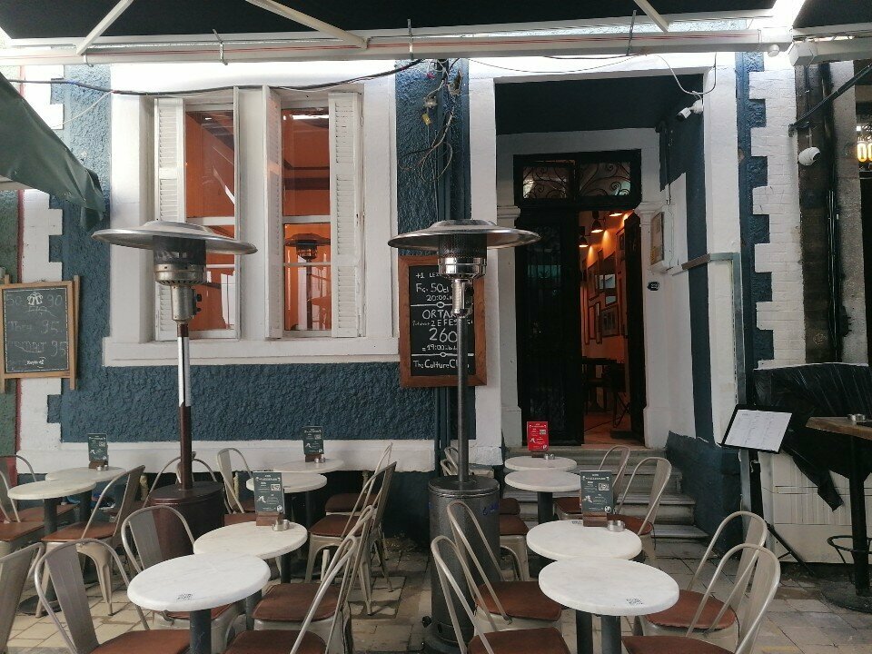 Bar, pub Albion, Izmir, photo