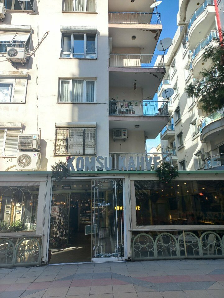 Кафе Komşu Kahve, Измир, фото