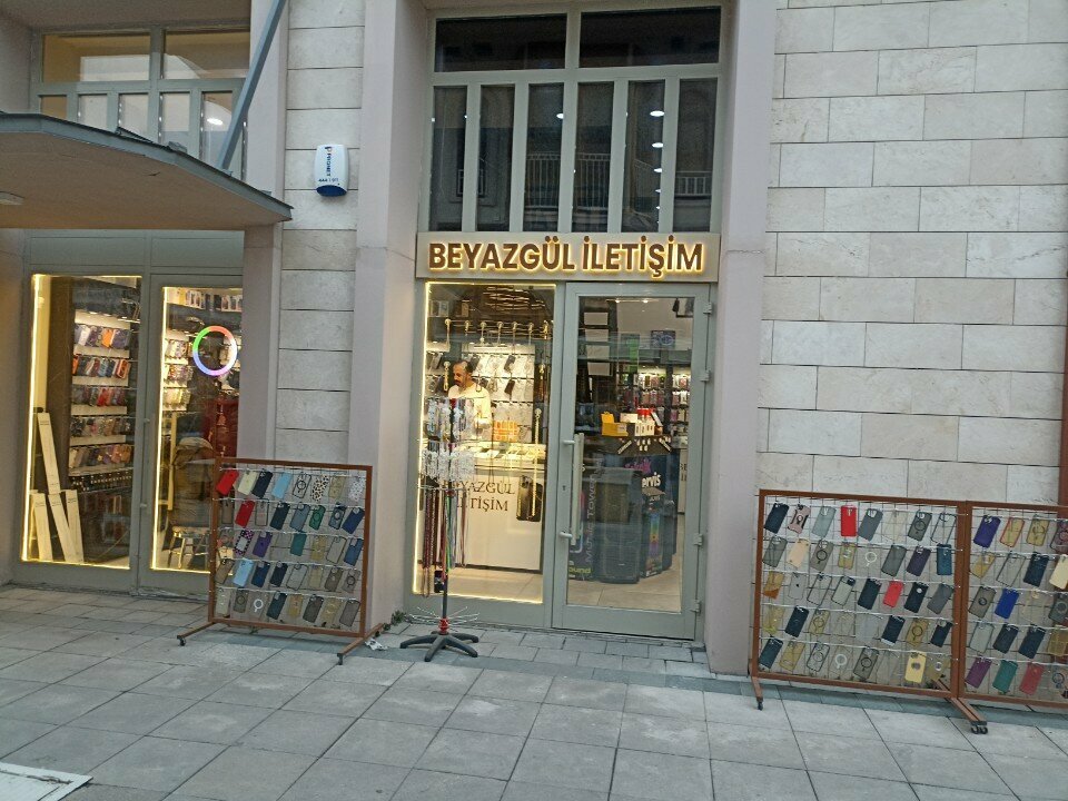 متجر للهواتف المحمولة Beyazgul Communication Textile Construction ، قونية، صورة