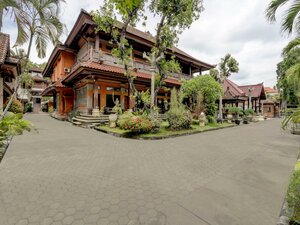 Гостиница Super OYO 3261 Hotel Ratu в Денпасаре