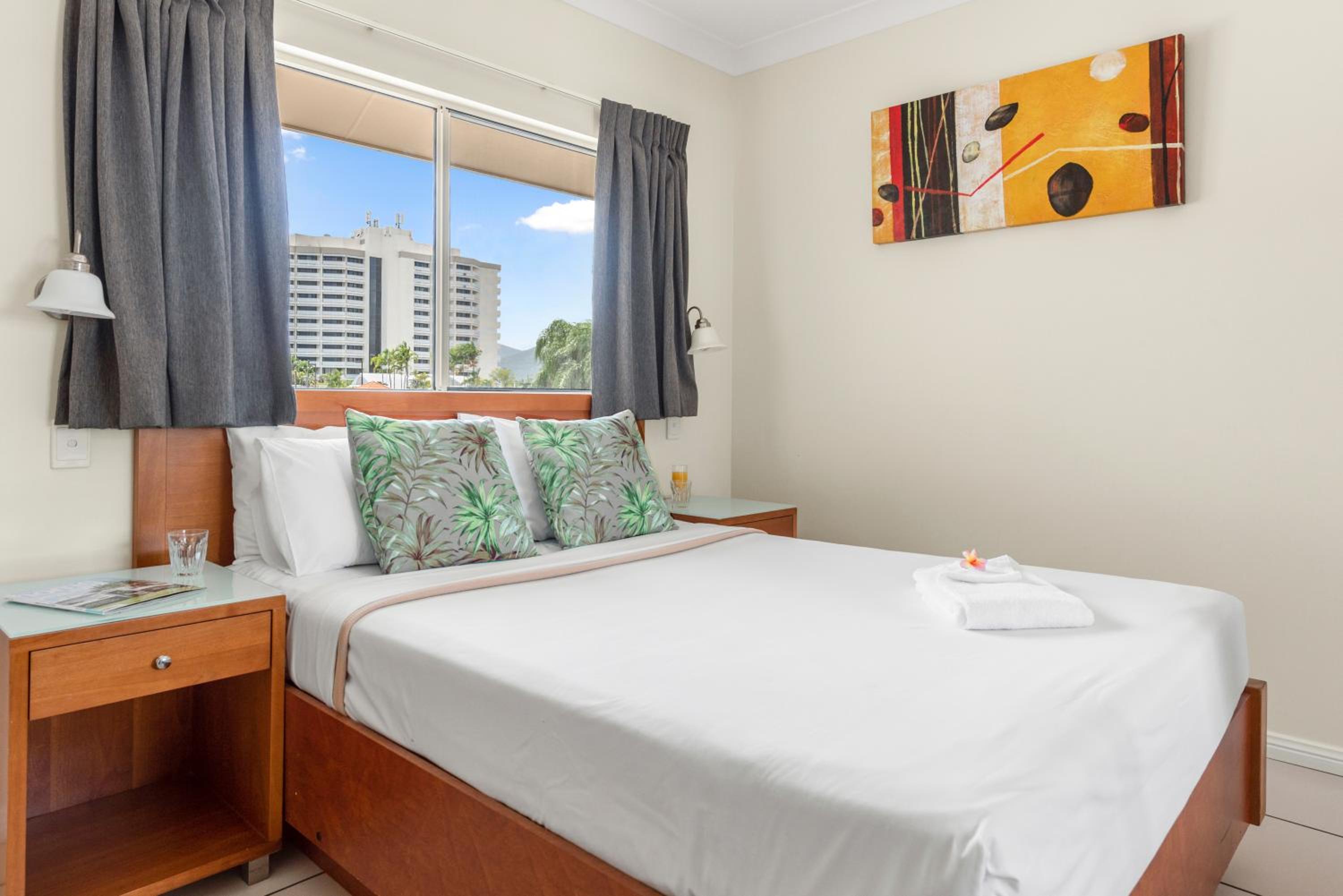 Фото Bay Village Tropical Retreat & Apartments