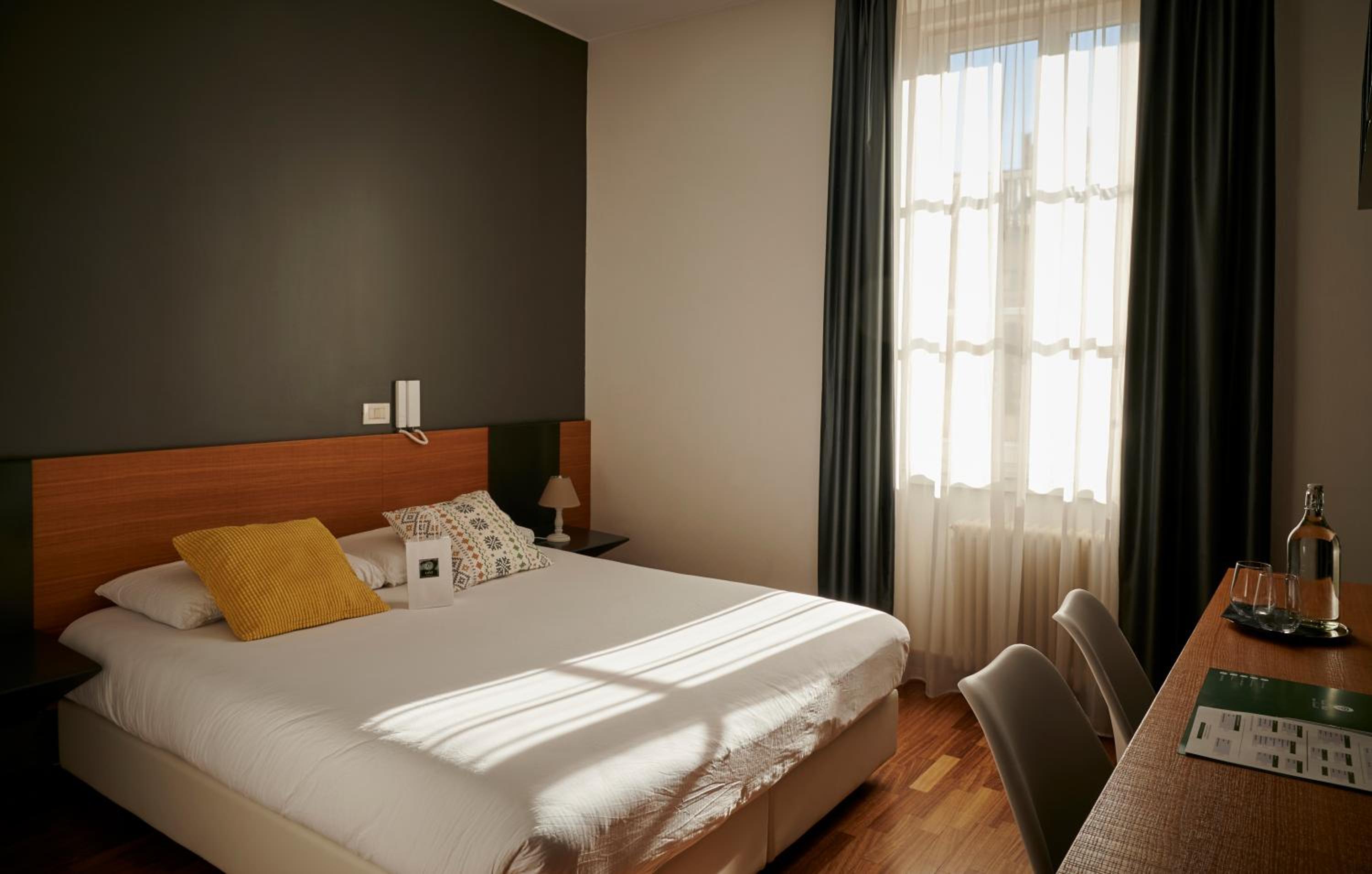 Фото Lainez Rooms & Suites