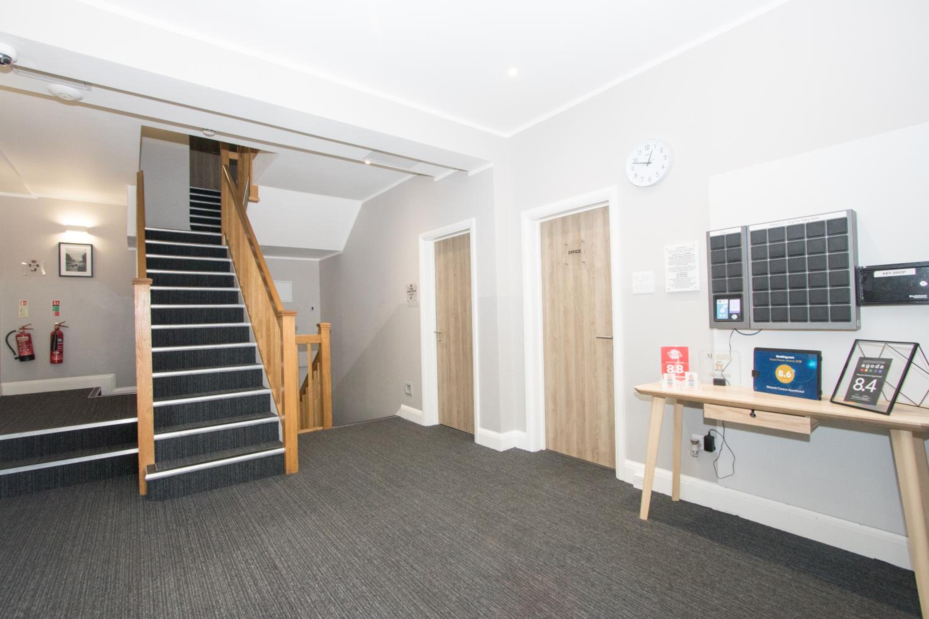 Фото Westciti Caroco Aparthotel