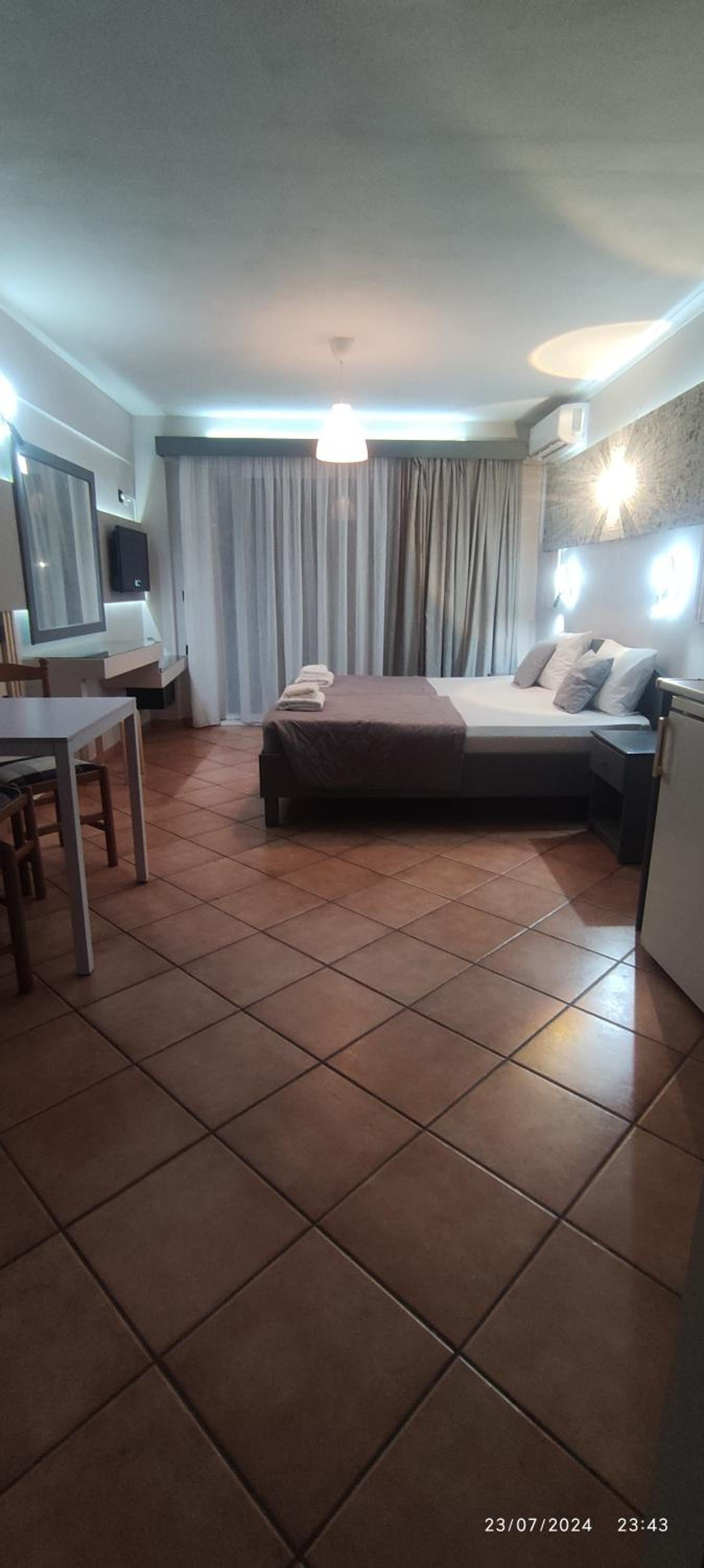 Фото Olive Grove Hotel