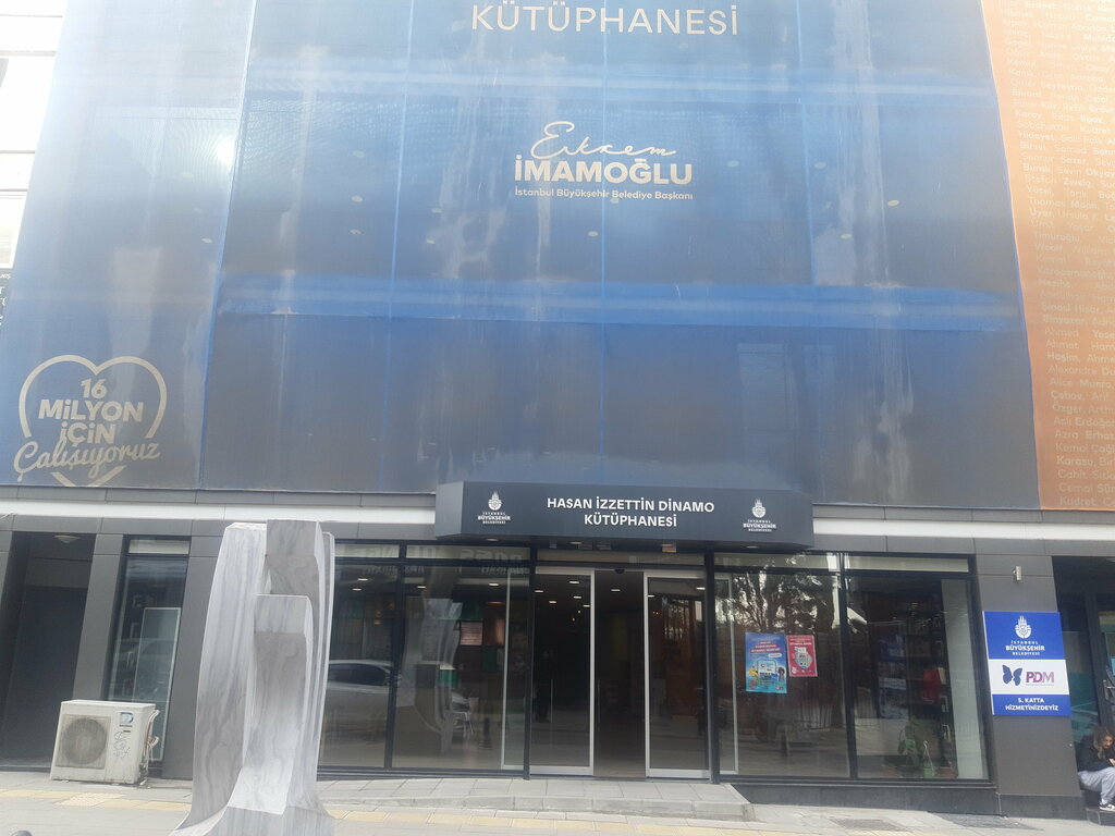 Kütüphaneler Hasan İzzettin Dinamo Kütüphanesi, İstanbul, foto