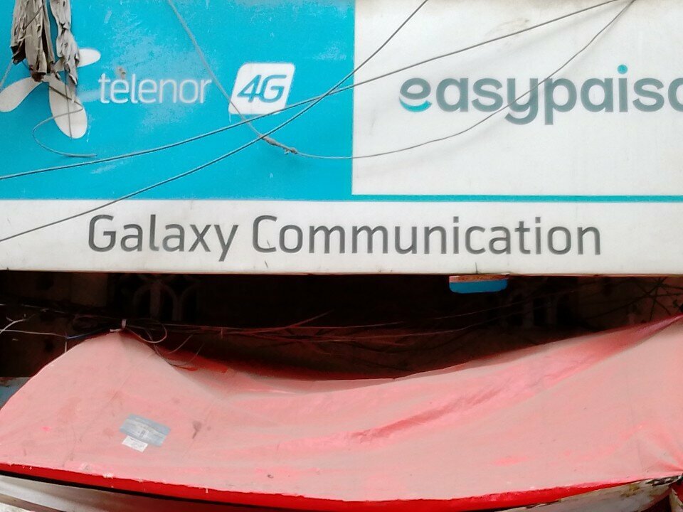 Mobile phone store Galaxy, Karachi, photo