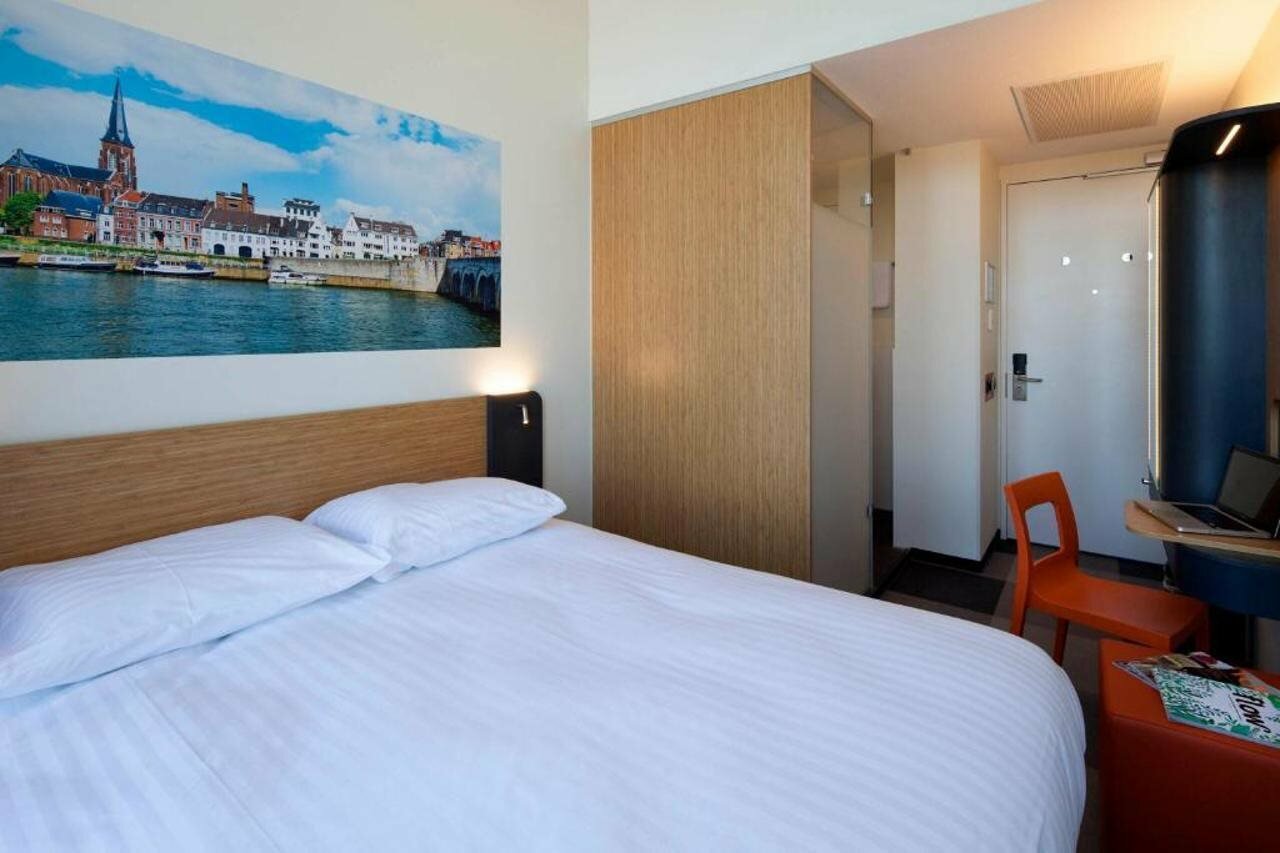 Фото EasyHotel Maastricht City Centre
