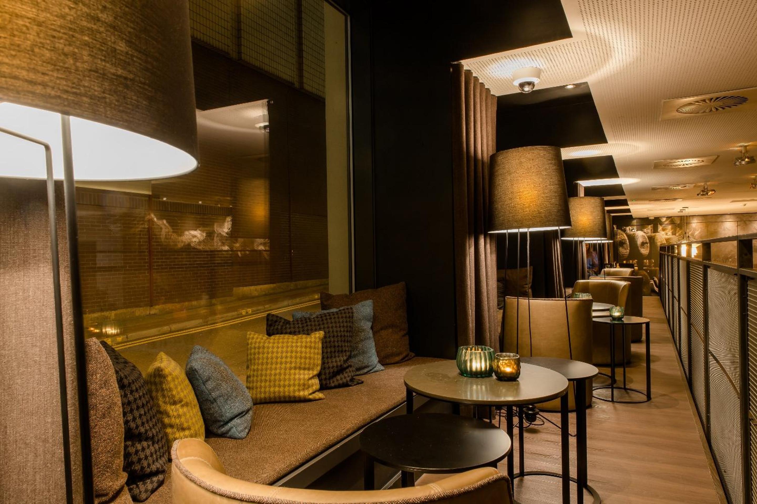 Фото Motel One Manchester - Royal Exchange