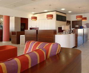 Hotel Mercure Toulon La Seyne-Sur-Mer (1 Quai Du 19 Mars 1962 83500 LA SEYNE SUR MER ), hotel