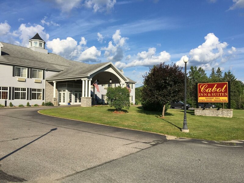 Гостиница Cabot Inn & Suites