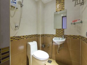 Гостиница Oyo 998 Queen City Hotel