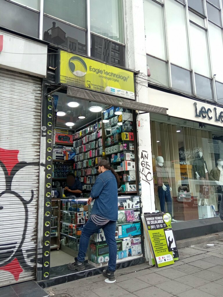 Items for mobile phones Eagle techonology, Bogota, photo