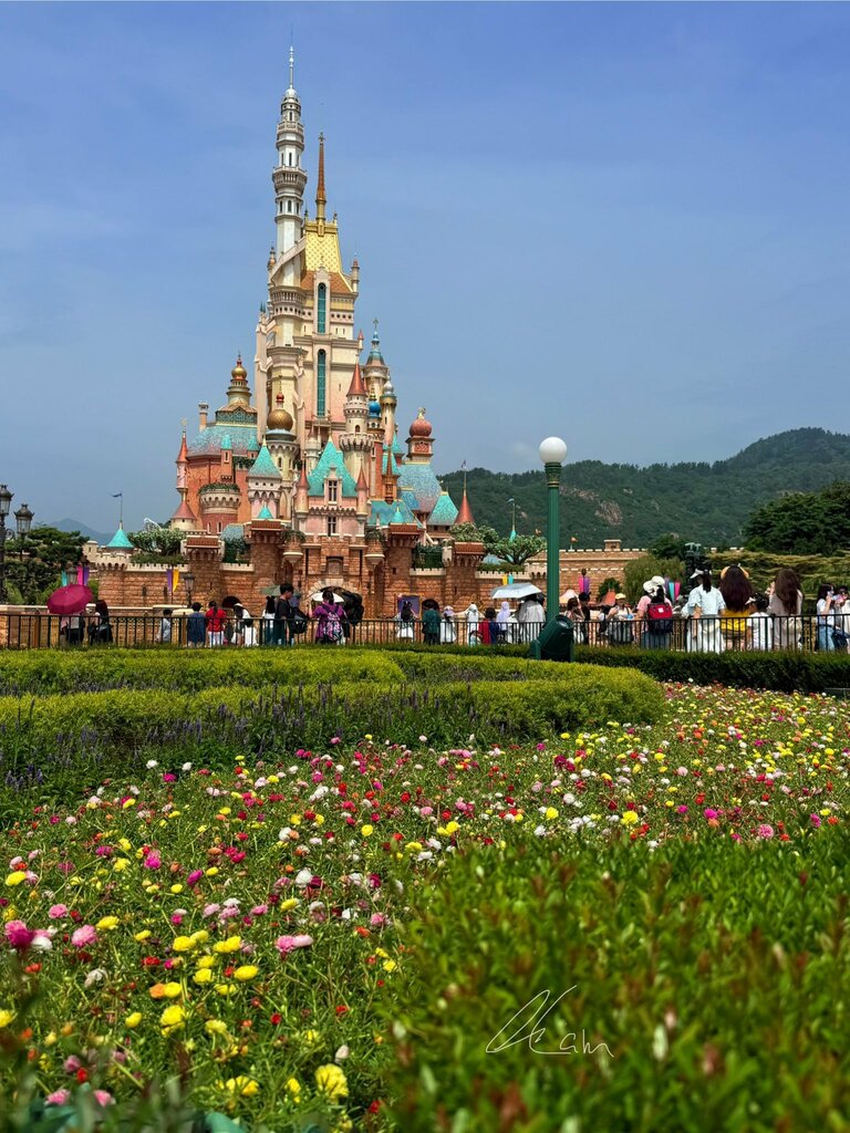Amusement park Hong Kong Disneyland, Hong Kong, photo