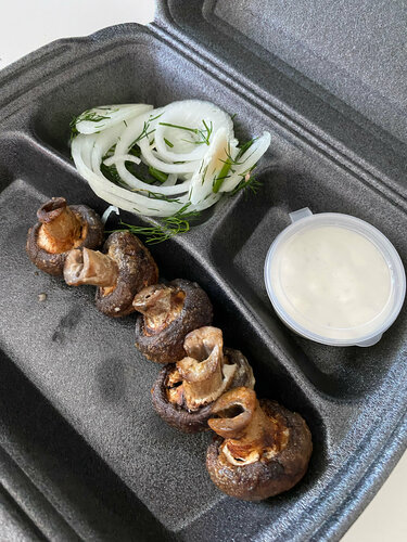 Ол қалың қыздарға куннилингус береді