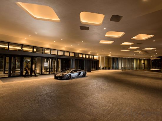 Фото Conrad Manila