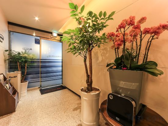 Фото Gupo Station Almond Hotel