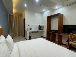 Estela's Hotel and Event Center (#12 Pres. Jose P. Laurel Highway, corner J Gonzales St), hotel