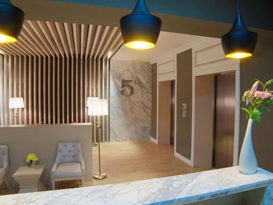 Фото The Raya Surawong Bangkok