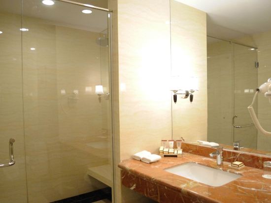 Фото Adimulia Hotel Medan
