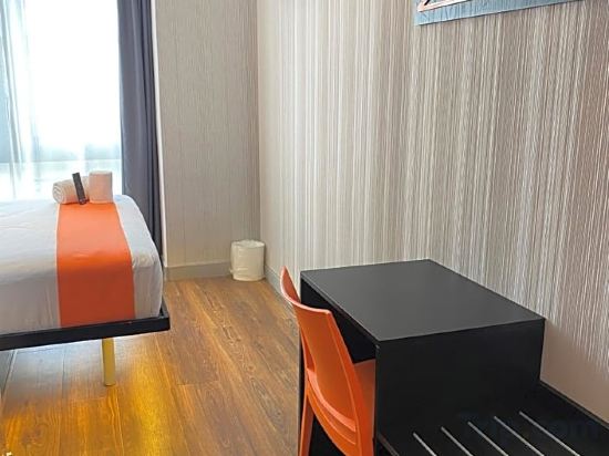 Фото EasyHotel Lisbon