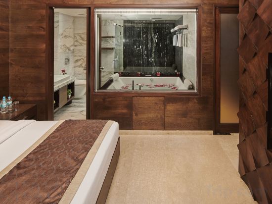 Фото Goldfinch Hotel Mumbai