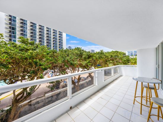 Фото High-rise Comfort With Balcony and Pool