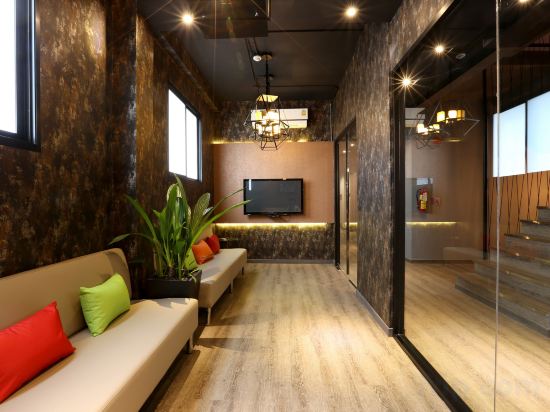 Фото The Printing House Poshtel Bangkok