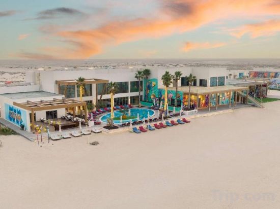 Фото Fuwairit Kite Beach Tapestry Collection by Hilton