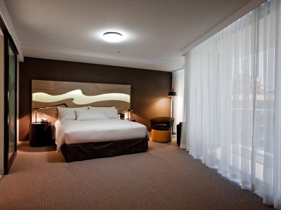 Фото Hilton Surfers Paradise Hotel & Residences