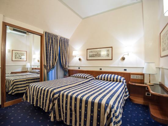 Фото Hotel Flora Milan