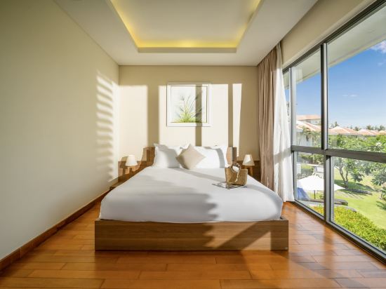 Фото The Ocean Suites