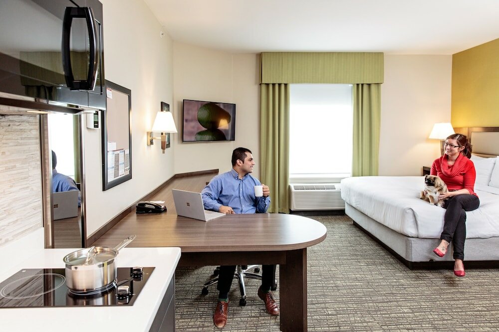 Фото Candlewood Suites West Edmonton - Mall Area, an Ihg Hotel