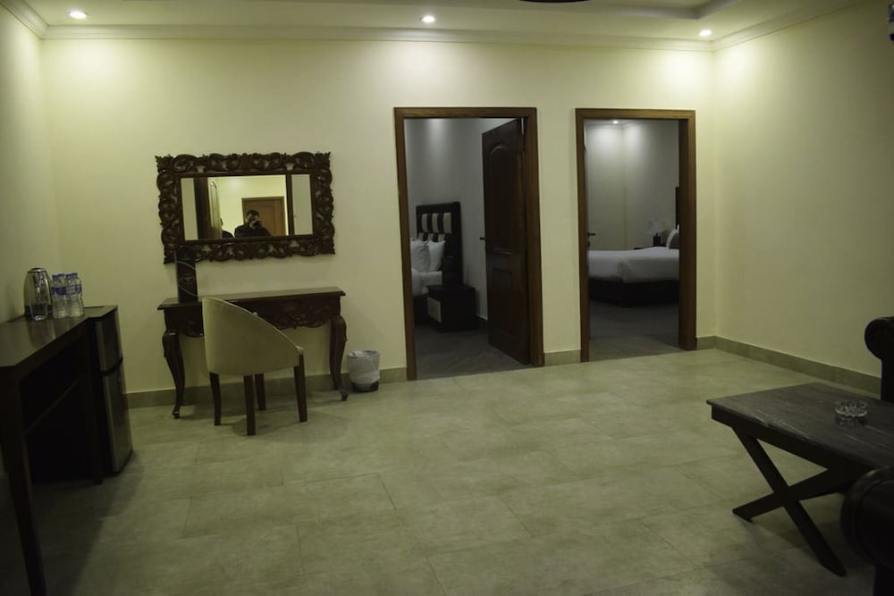 Фото Grand Millennium Hotel