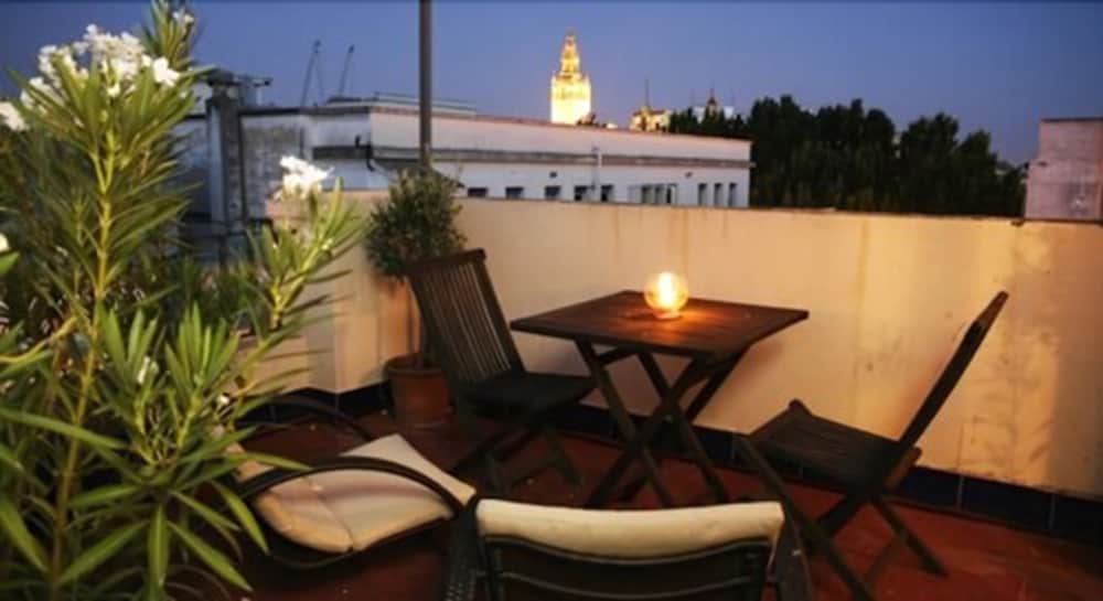 Фото Hotel Plaza Sevilla