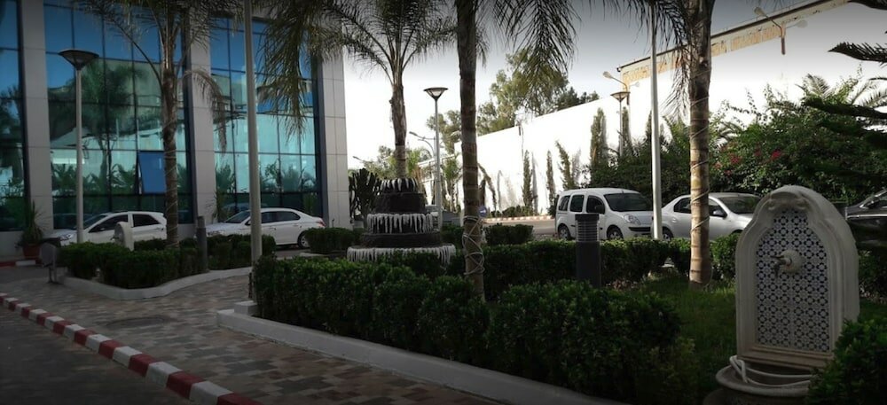 Фото Hôtel de La Vallée Chlef