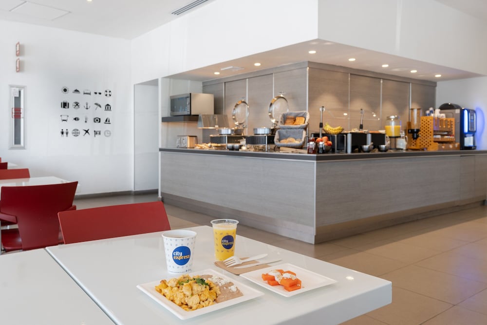 Фото City Express Junior Aguascalientes Centro