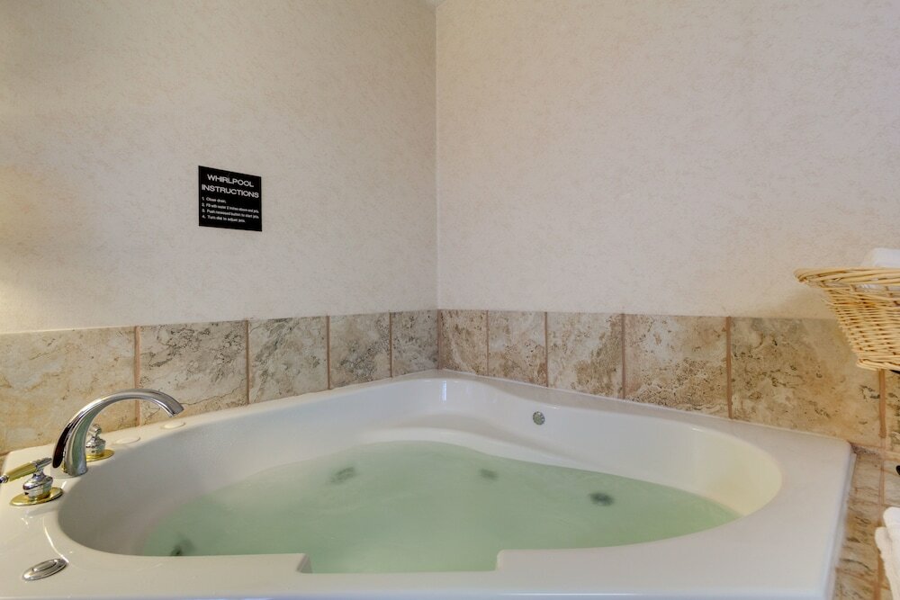 Фото Fireside Inn & Suites