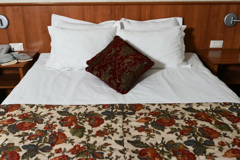 Фото Hotel Karpos