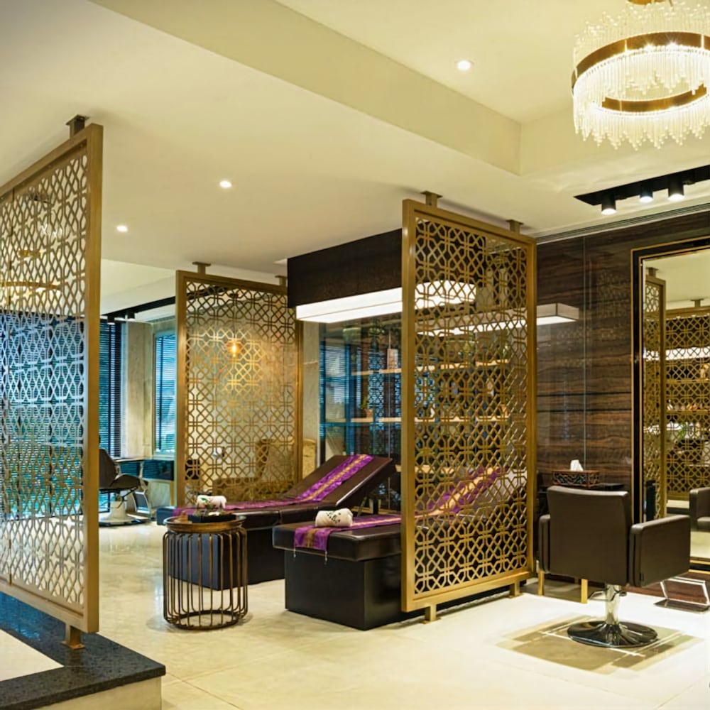 Фото Renaissance Bengaluru Race Course Hotel